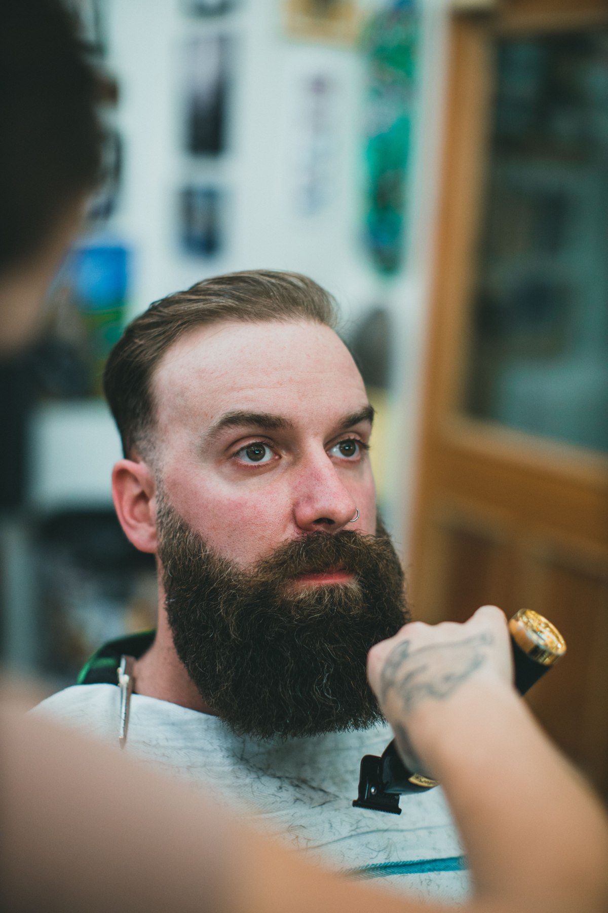 Dettaglio di un taglio e di una barba